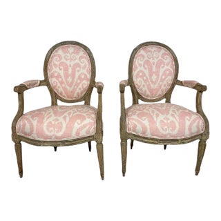 Early 20th Century Louis XVI Style Grey Painted Armchairs in Pink & White Ikat Upholstery - A Pair For Sale