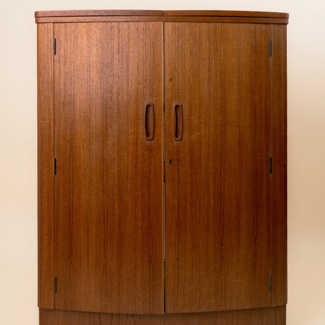 This sophisticated British-made bar cabinet embodies the functional elegance of 1960s Mid-Century design. Crafted from...
