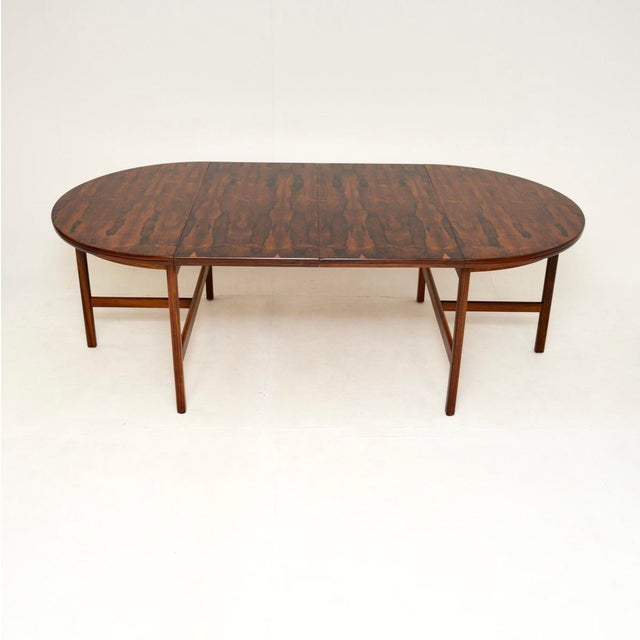 A magnificent vintage dining table by Robert Heritage for Archie Shine. This was made in England, it dates from the...