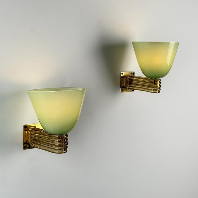 Venini Vintage Murano Glass and Brass Wall Sconces by Tomaso Buzzi for Venini, 1940s, Set of 2 For Sale - Image 4 of 18