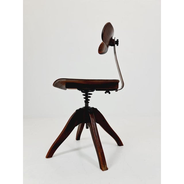 Bauhaus swivel office chair in solid wood by Puffdreh Kontorchair, 1930s. The chair is in good condition. Measurements:...