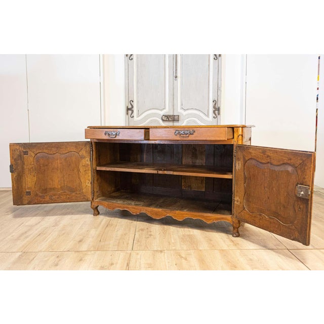 French Louis XV Period 1770s Walnut Buffet with Drawers, Carved Doors and Skirt For Sale - Image 14 of 18