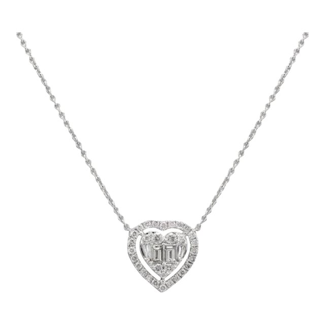 18k White Gold Heart Shape Diamond Modern Chain Necklace for Women For Sale
