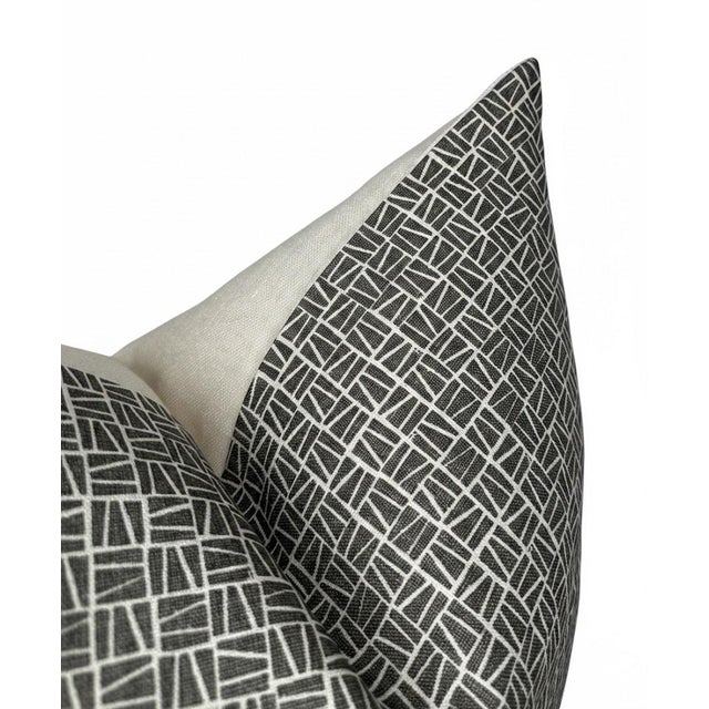 Modern Camber Linen Pillow Cover in Charcoal, 22x22 Pillow For Sale - Image 3 of 4