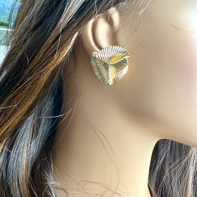 Gold Vintage Tiffany and Co 14k Yellow Gold Ribbon Clip-on Earrings 1 Inch- Set of 2 For Sale - Image 8 of 9
