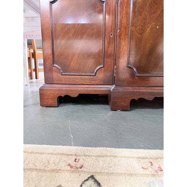 Late 20th Century Kindel Winterthur Mahogany Breakfront China Cabinet For Sale - Image 10 of 12