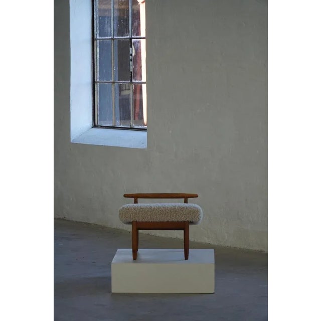 Oak Ottoman with Light Lambswool Upholstery by Eivind A. Johansen for FDB Møbler, 1950s For Sale - Image 10 of 17