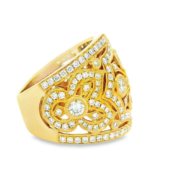 This beautiful band ring will mesmerize your eyes with its lovely antique design! Round brilliant-cut diamonds, totaling...