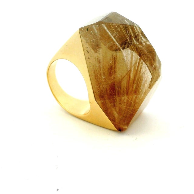 Contemporary H.Stern for Diane Von Furstenberg 18k Gold Rutilated Quartz Power Ring, Size 6.5 For Sale - Image 3 of 13