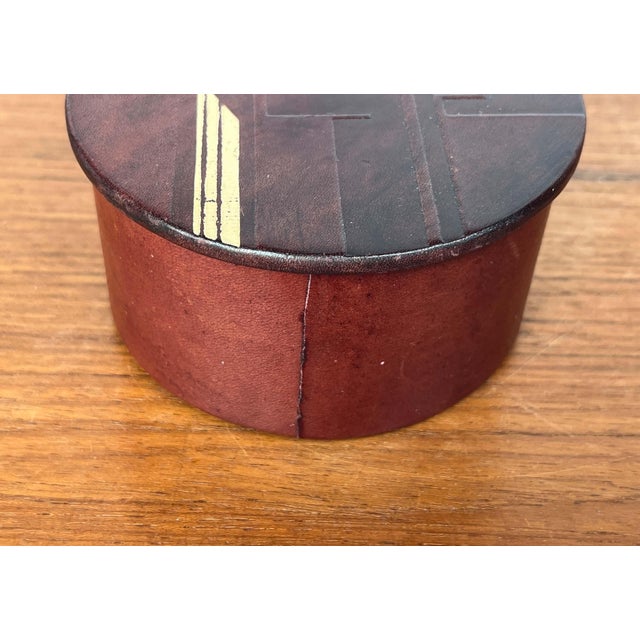 Art Deco German Round Leather Jewelry Box with Lid, 1920s For Sale - Image 17 of 18
