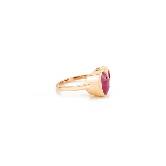 Metal Contemporary Open Face 4.6 Ct Ruby Toi Et Moi Ring in 14k Yellow Gold Size 5.5 For Sale - Image 7 of 13