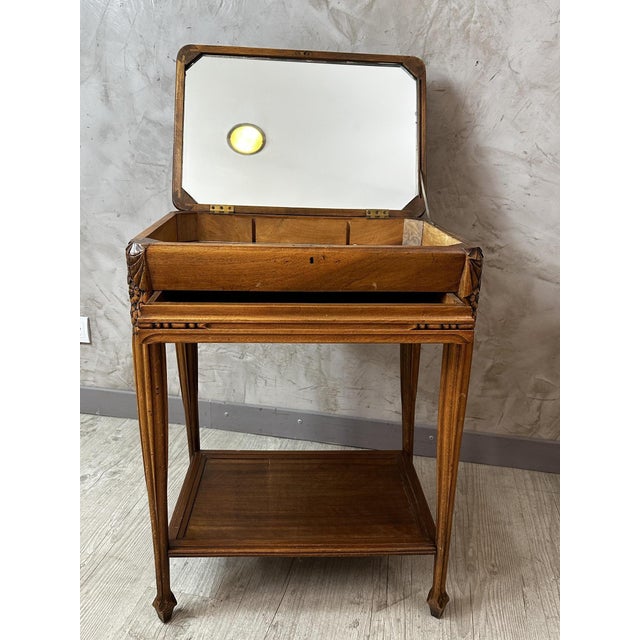 Art Nouveau Dressing Table in Walnut, 1890s For Sale - Image 3 of 14