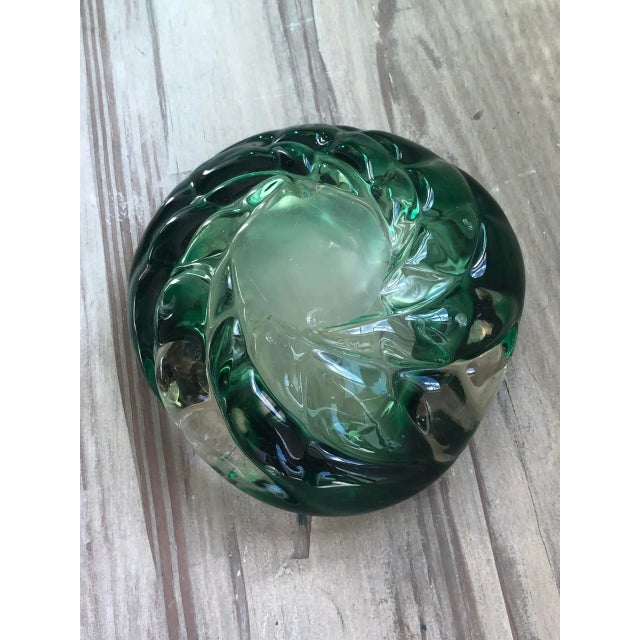 Mid-Century Handblown Green and Gold & Silver Foil Sommerso Swirl Catchall For Sale - Image 10 of 10