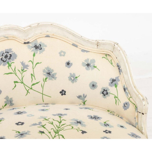 French Louis XV Style Floral Upholstered Child's Bergere For Sale - Image 3 of 8