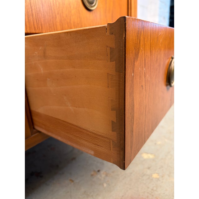 Mid 20th Century Modern Walnut and Brass Drop Leaf Bar Cart For Sale - Image 12 of 17