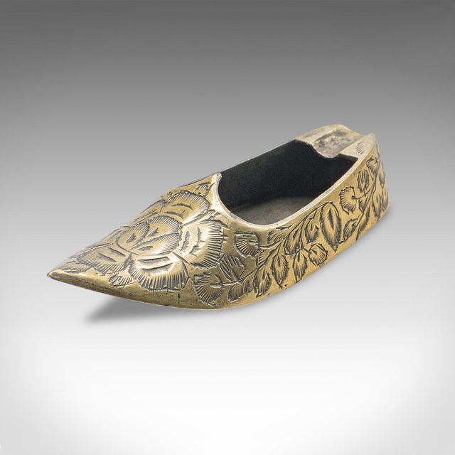 Metal Pair of Small Vintage Slipper Ashtrays, Indian Brass Cigarette Rest, Mid Century For Sale - Image 7 of 9