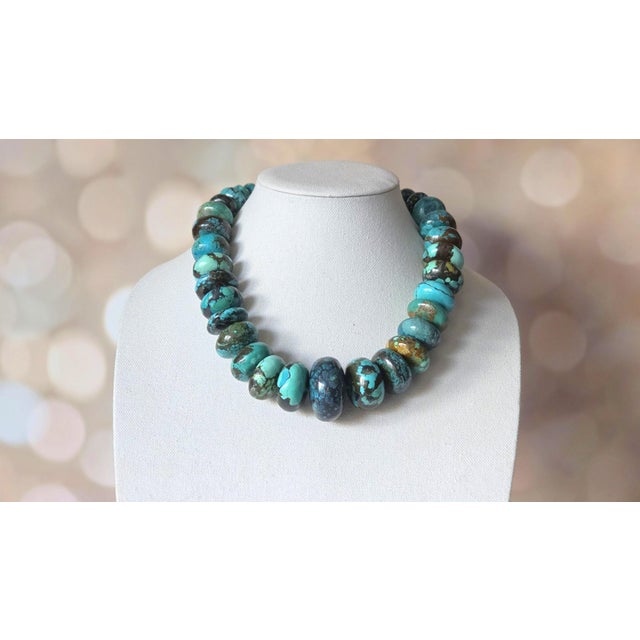 Gemstone Hubei Turquoise Beaded Necklace With Sterling Silver Turquoise Clasp, 21.5" For Sale - Image 7 of 10