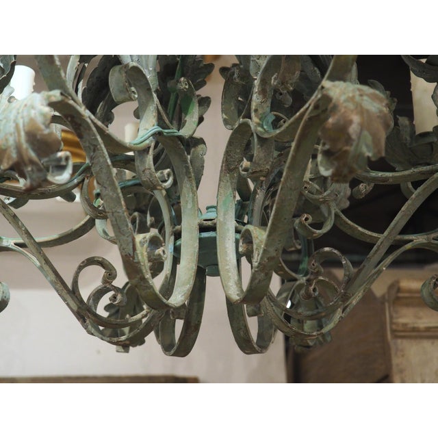 Mid 20th Century A French Patine Vert Wrought Iron and Tole 8-Light Chandelier, 20th Century For Sale - Image 5 of 18