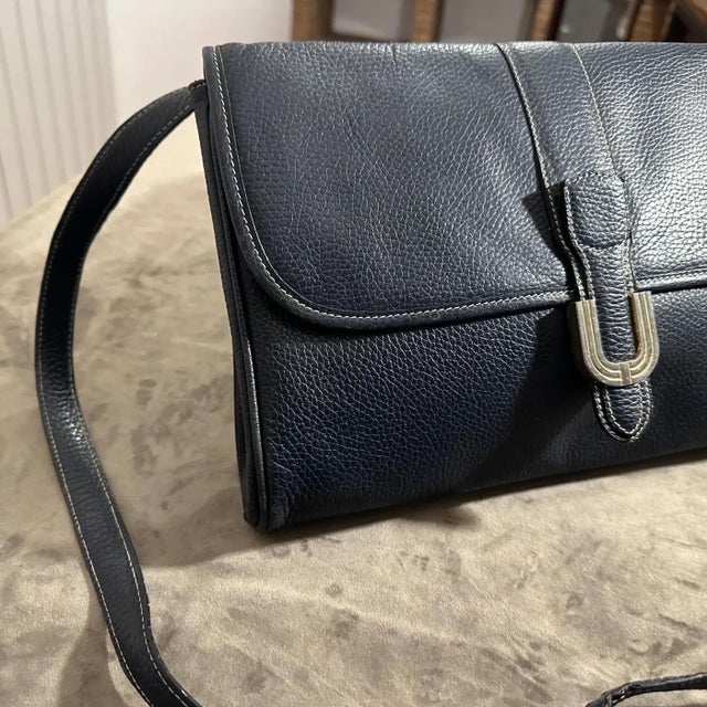 Modern 1980s Vintage Blue Leather French Shoulder Bag by Emanuel Ungaro For Sale - Image 3 of 17