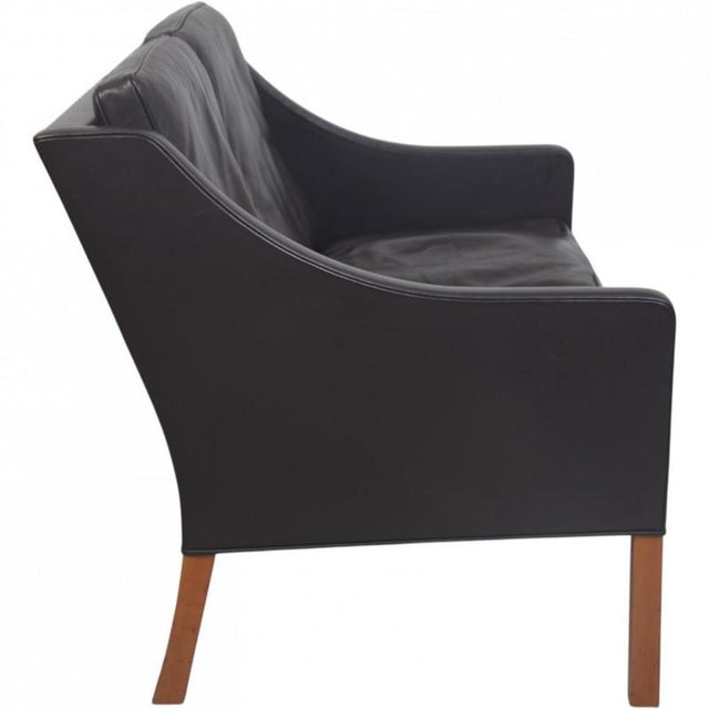 Børge Mogensen 2208 2.seater sofa upholstered in black leather, and with legs of mahogany. The sofa is from the 1990s and...