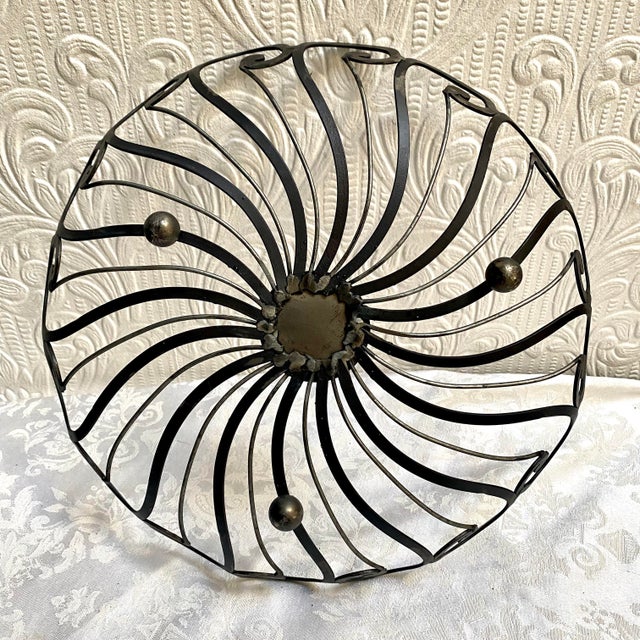 1960s 1960s Vintage Mid Century Atomic Swirl Metal Footed Fruit Bowl For Sale - Image 5 of 7