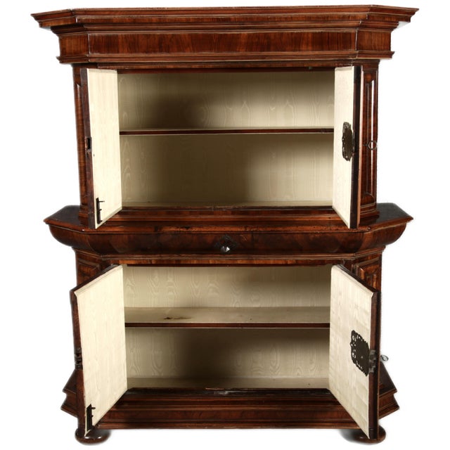 Antique Baroque Wave Top Cabinet in Walnut, 1720 For Sale - Image 4 of 18