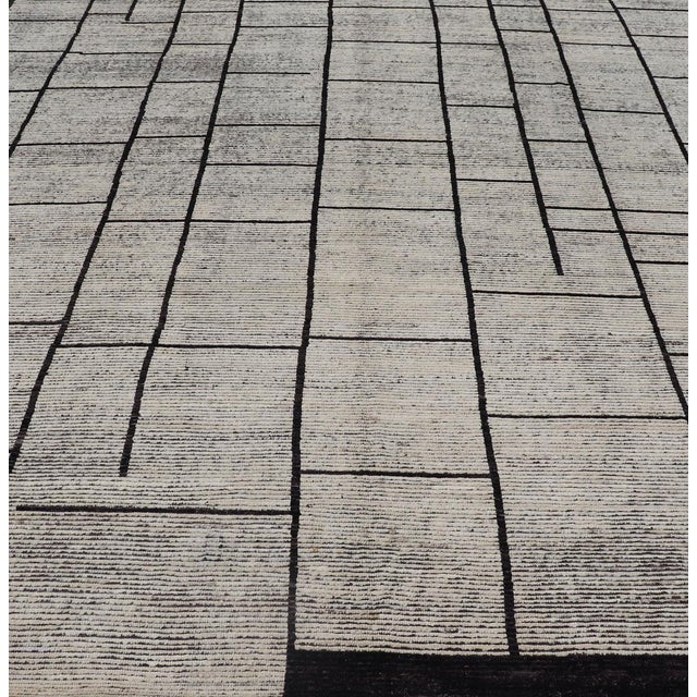 Early 21st Century Casual Modern Wool Hand Knotted Black and White Large Scale Modern Rug For Sale - Image 5 of 9