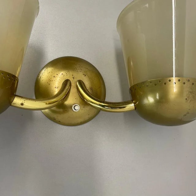 Metal Minimalist Brass and Glass Theatre Wall Light in the style of Stilnovo, Italy, 1920s For Sale - Image 7 of 18