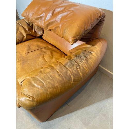 Cassina Maralunga Leather Lounge Chair by Vico Magistretti for Cassina For Sale - Image 4 of 8