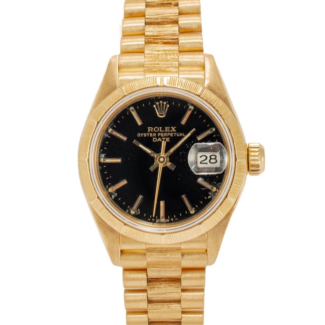 Mid-Century Modern Ladies Vintage Rolex Datejust 26mm 69278 18k Gold Bark Black President Watch For Sale - Image 3 of 11