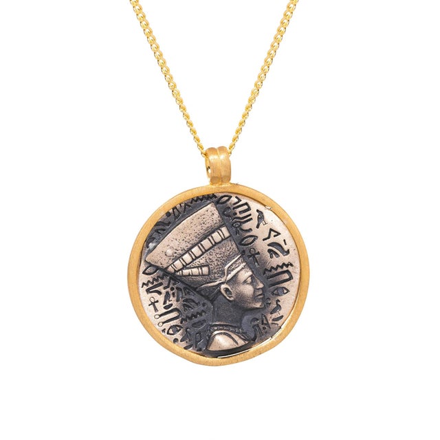 Eternal Grace Nefertiti Gold and Silver Chain Necklace For Sale - Image 9 of 9