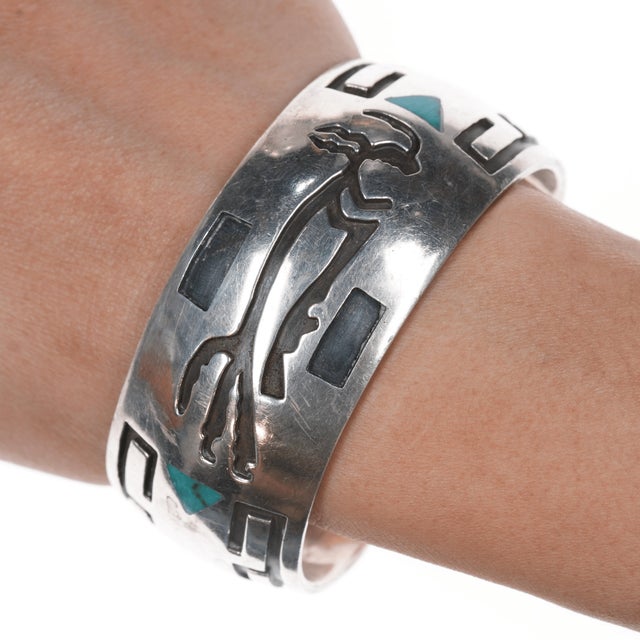 Native American 7 1/8" C1950's Navajo Silver Overlay Style Cuff Bracelet With Turquoise Inlay For Sale - Image 3 of 11