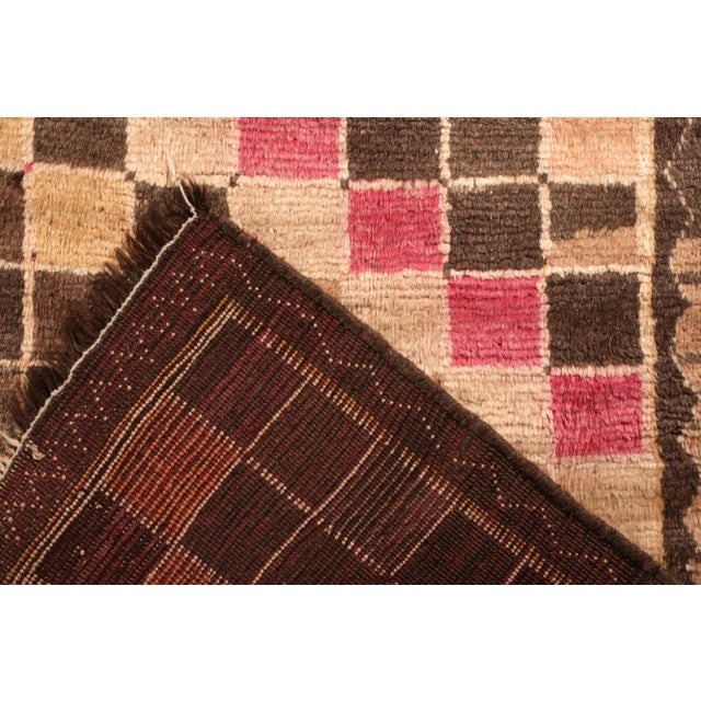 1950s Hand-Knotted Mid-Century Vintage Gabbeh Rug in Beige Brown Geometric Pattern For Sale - Image 5 of 5