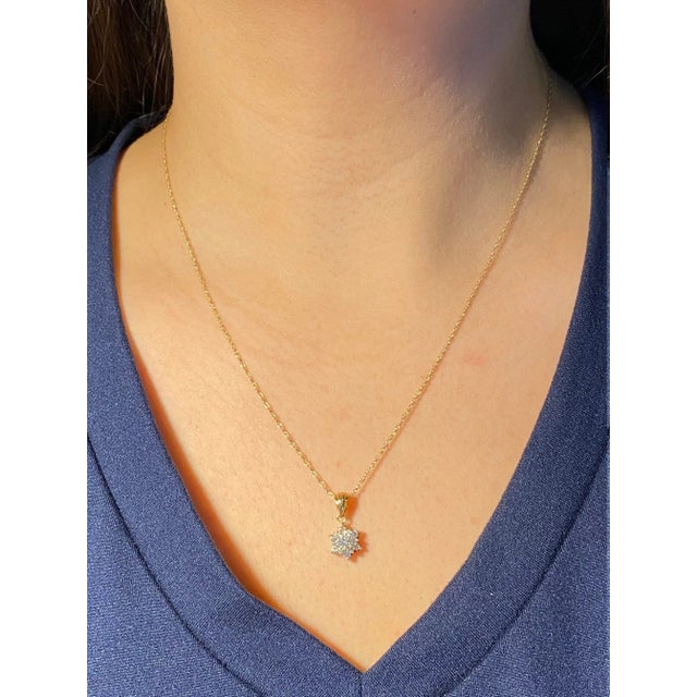 Contemporary The Siobhan: Ladies Diamond Star Cluster Necklace in 14K For Sale - Image 3 of 4