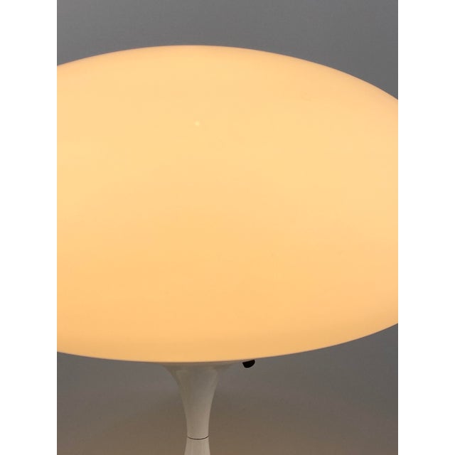 White Mushroom Glass Table Lamp by Bill Curry for Laurel Lamp Co., 1960s For Sale - Image 8 of 18