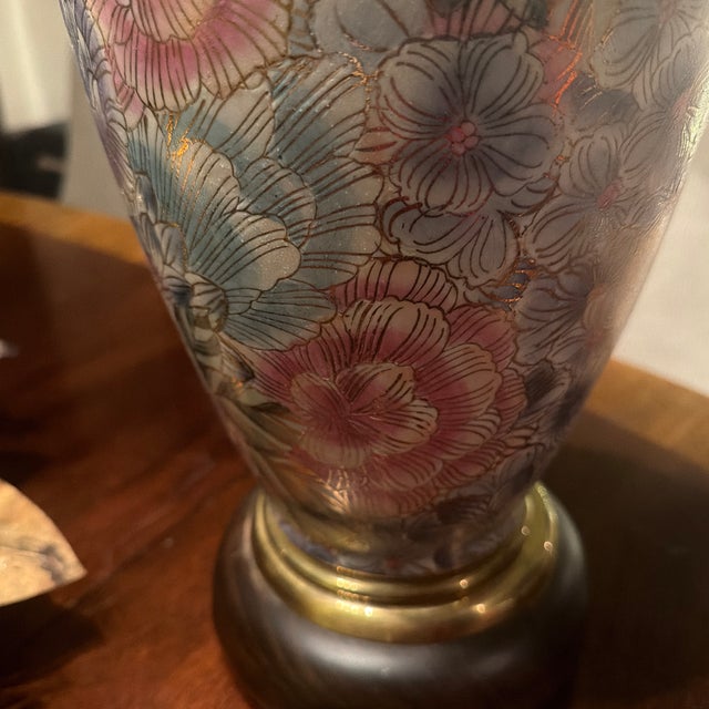 Mid-Century Modern Vintage Frederick Cooper Floral Pink Purple Blue Ceramic Ginger Jar Table Lamp For Sale - Image 3 of 11