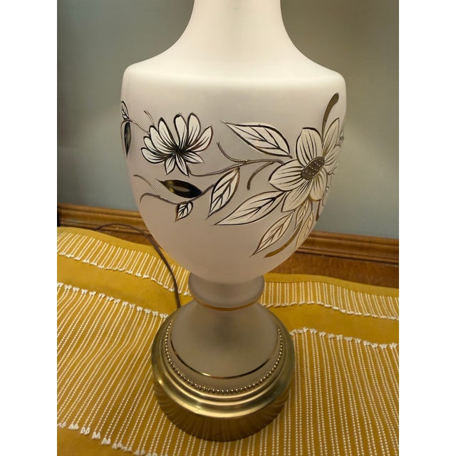 Hollywood Regency Mid 20th Century Hollywood Regency Floral Motif Frosted Glass Table Lamp For Sale - Image 4 of 6