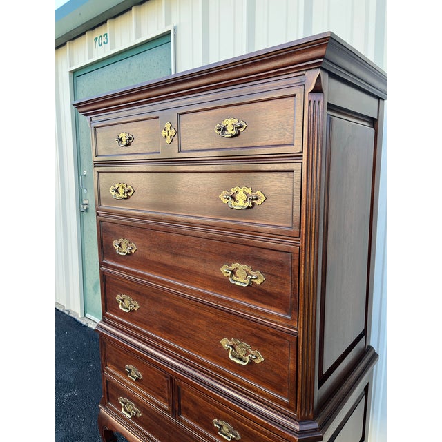 Davis Cabinet Company 1980s Davis Cabinet Co Queen Anne Cherry Flat Top Highboy Chest of Drawers For Sale - Image 4 of 12