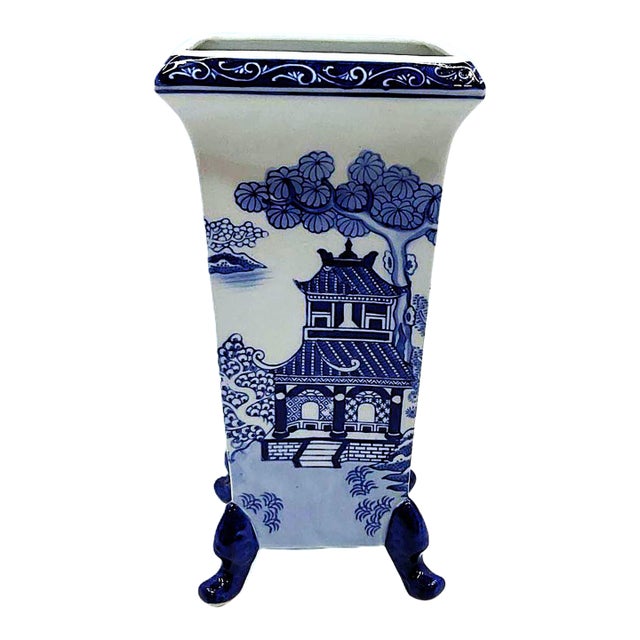 Chinoiserie Vase With Pagoda Scene and Sculptural Feet For Sale