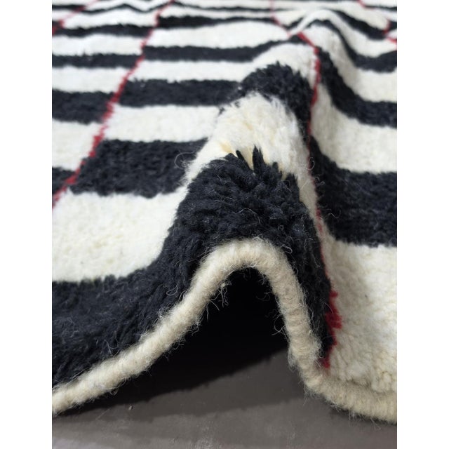 Black & Ivory Checkered Moroccan Rug – Handmade Berber Wool Carpet This striking handmade Moroccan rug features a bold...