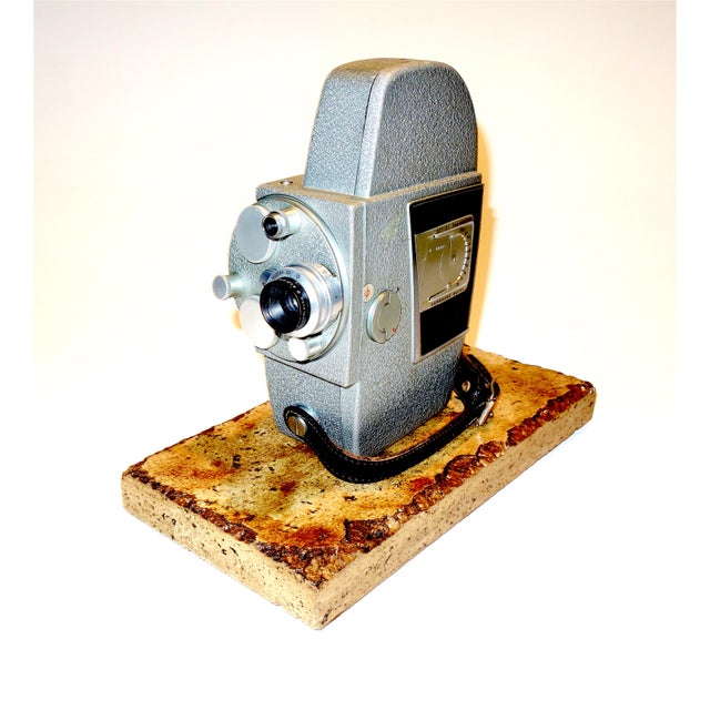 Proposed for your approval is this Revere "One Hundred Three" 16mm Portable Cinema Camera, Circa Mid 20th Century. A USA...