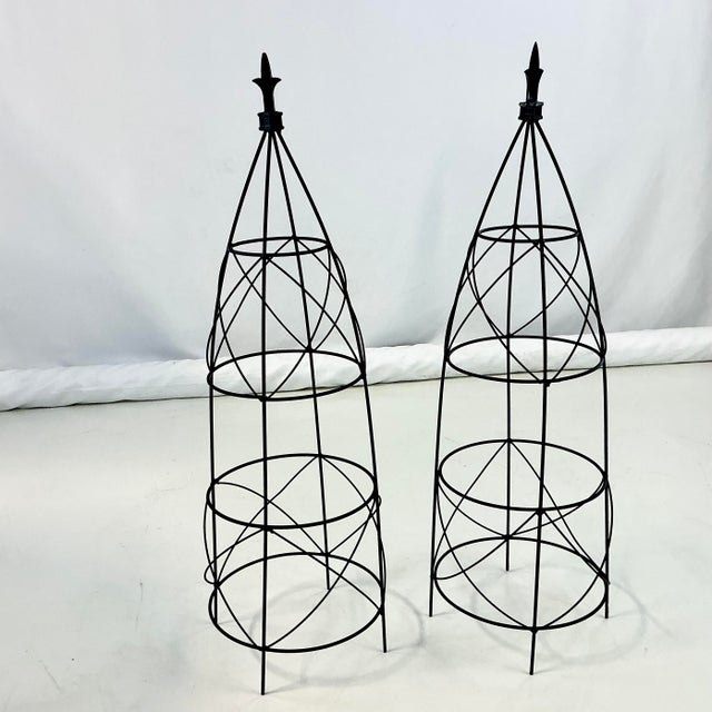 1980s Vintage French Art Deco Fleur De Lis Garden Topiary Trellises Frames - A Pair For Sale - Image 6 of 12