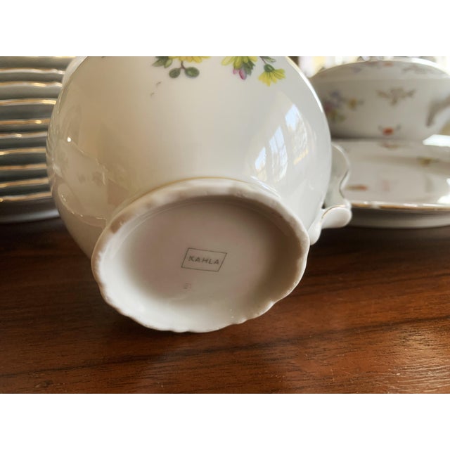 Exclusive Kahla Porcelain Dinner Set with Gold Accents, Germany, 1950s, Set of 39 For Sale - Image 18 of 18