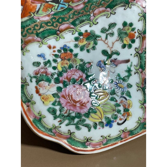 Early 20th Century Antique Chinese Porcelain Famille Rose Medallion Tureen For Sale - Image 5 of 11