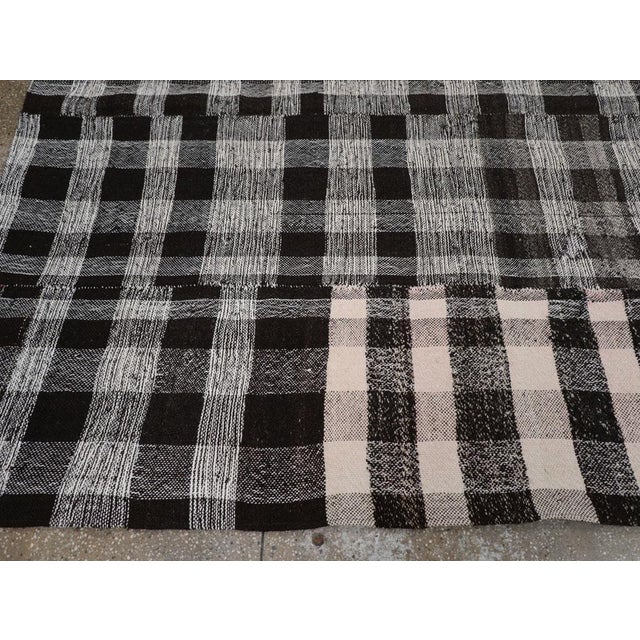 Mid 20th Century Galerie Shabab Collection Mid-20th Century Handmade Turkish Flatweave Kilim Long Room Size Carpet For Sale - Image 5 of 8