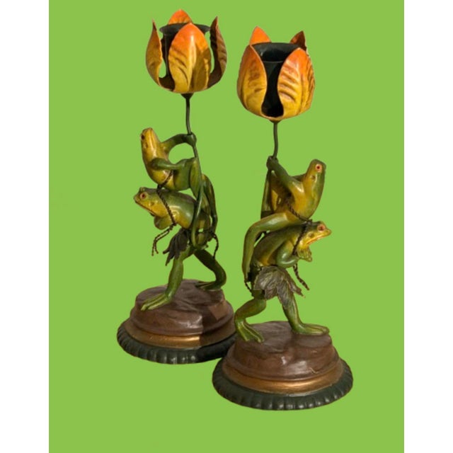 American Vintage Whimsical Pair of Bronze and Tole Frogs & Flower Candlesticks. For Sale - Image 3 of 7