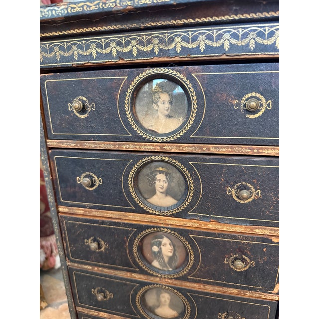 Early 19th Century Antique Italian Box With Painted Miniatures Featuring Women's Faces. For Sale - Image 5 of 9