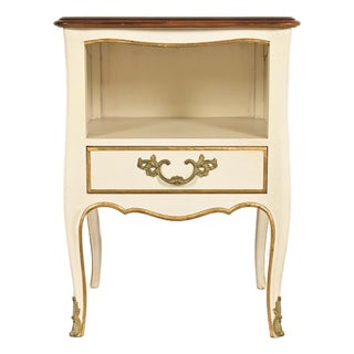 Kindel Furniture French Provincial Louis XV Cream Lacquered and Gold Gilt Nightstand, 1970s For Sale