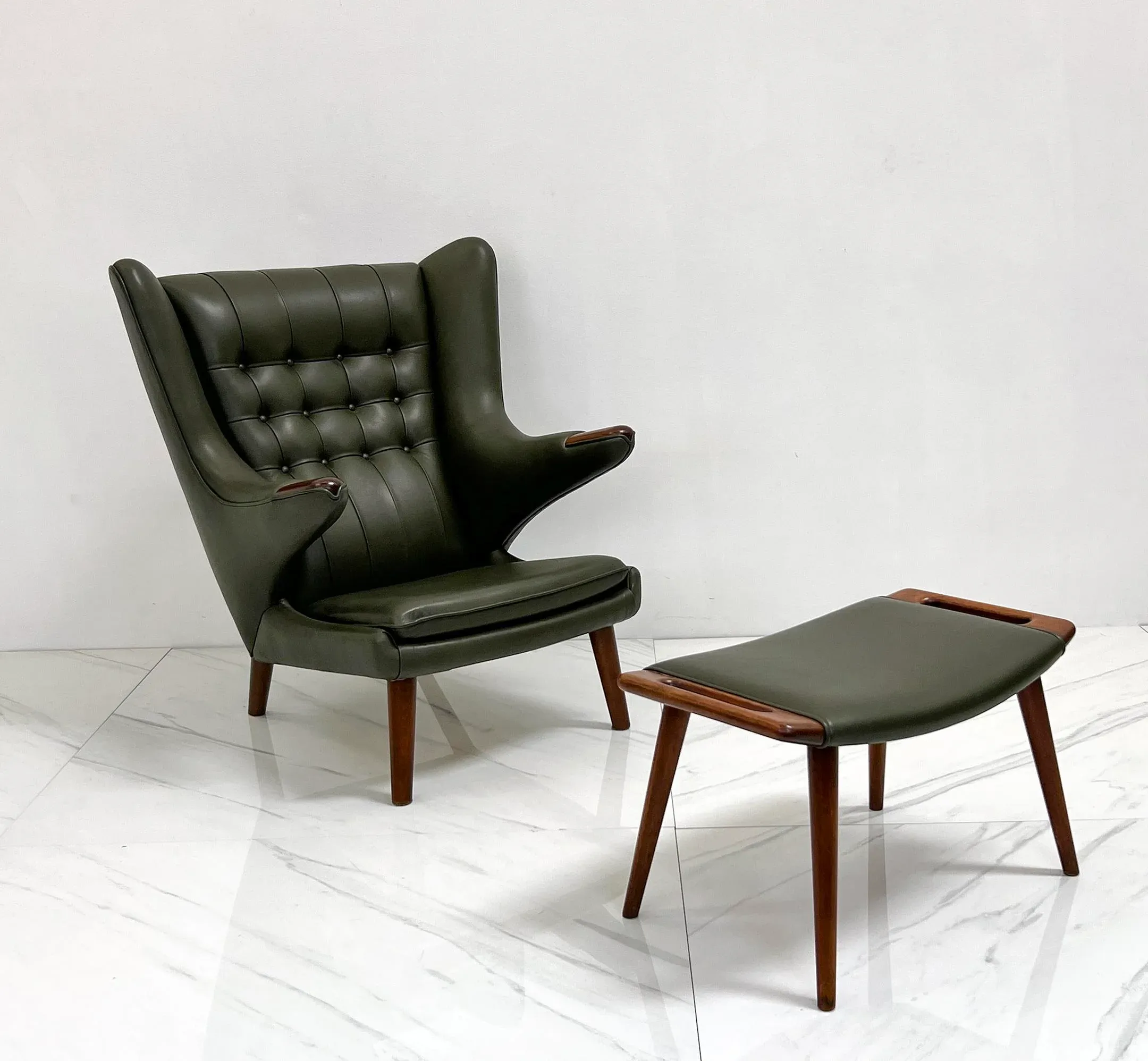 hans-j-wegner-ap19-papa-bear-