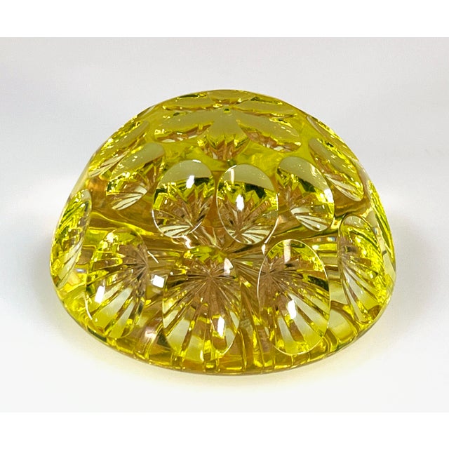 Webb and Corbett Vintage Webb & Corbett 1930's Yellow Vaseline / Uranium Glass Faceted Paperweight For Sale - Image 4 of 8